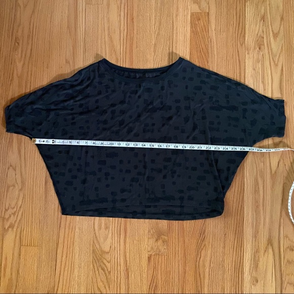 Lululemon Tee - Picture 4 of 5